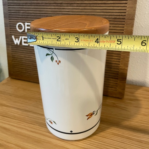 Gorham Ariana 8.25" Ceramic Canister with sealing wooden lid EVUC - Picture 8 of 8